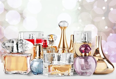 芳香的香水瓶人物形象免费下载_jpg格式_4371像素_编号36443468